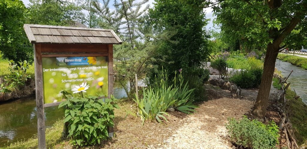 Bieneninsel des Imkerverein Uttendorf im Schulgarten der Volksschule Helpfau-Uttendorf